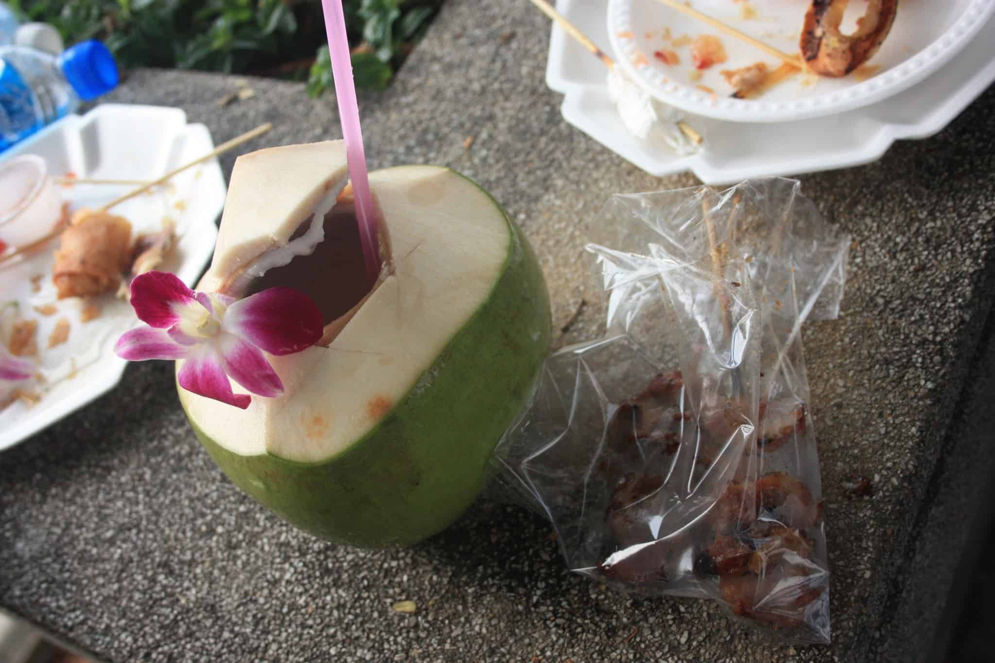 travel diary7 thai food_streetfood3 fresh coconut